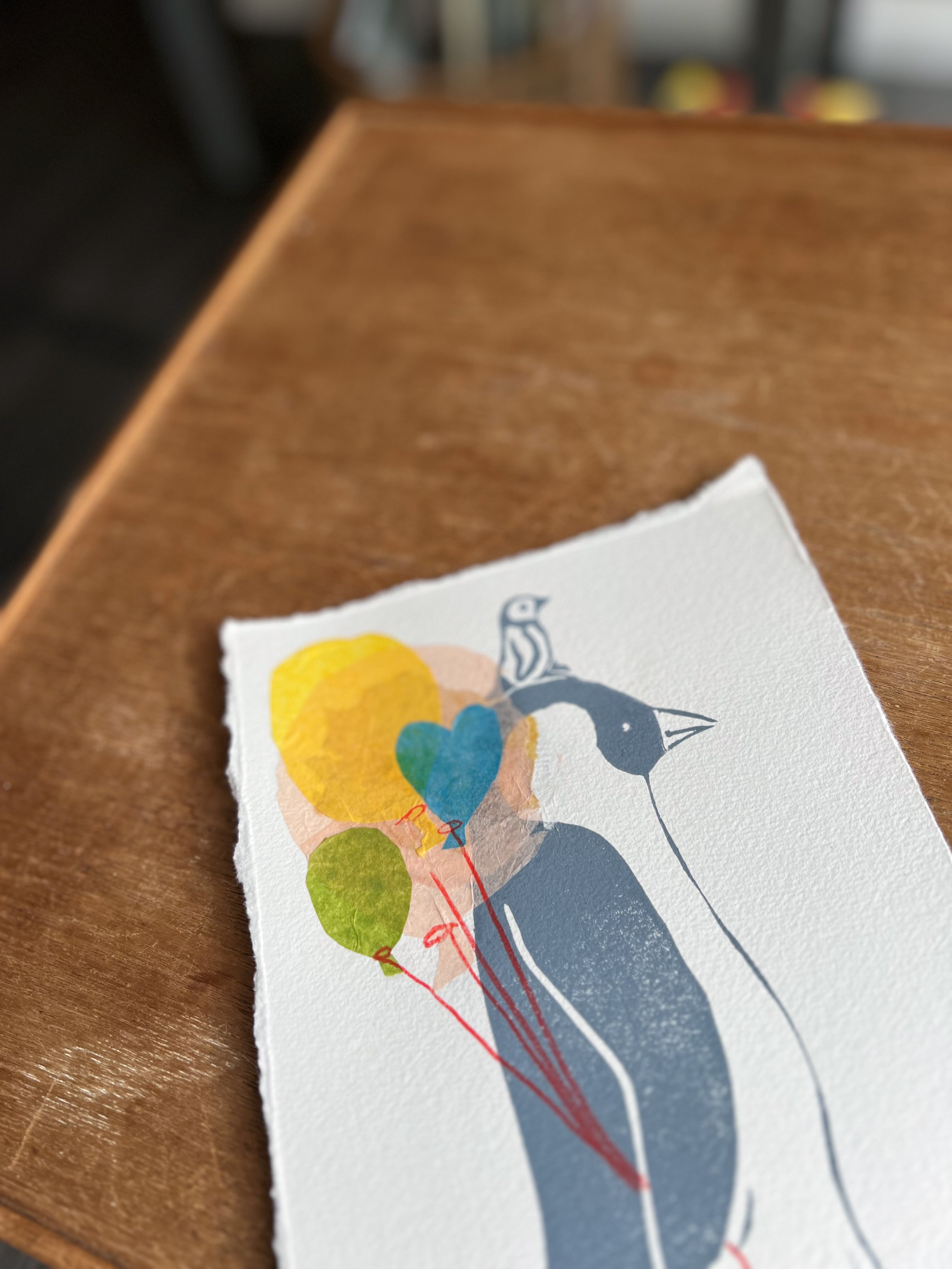 Håndlavet collografi | Pingvin & unge med 4 balloner | Anette Zimmerlund