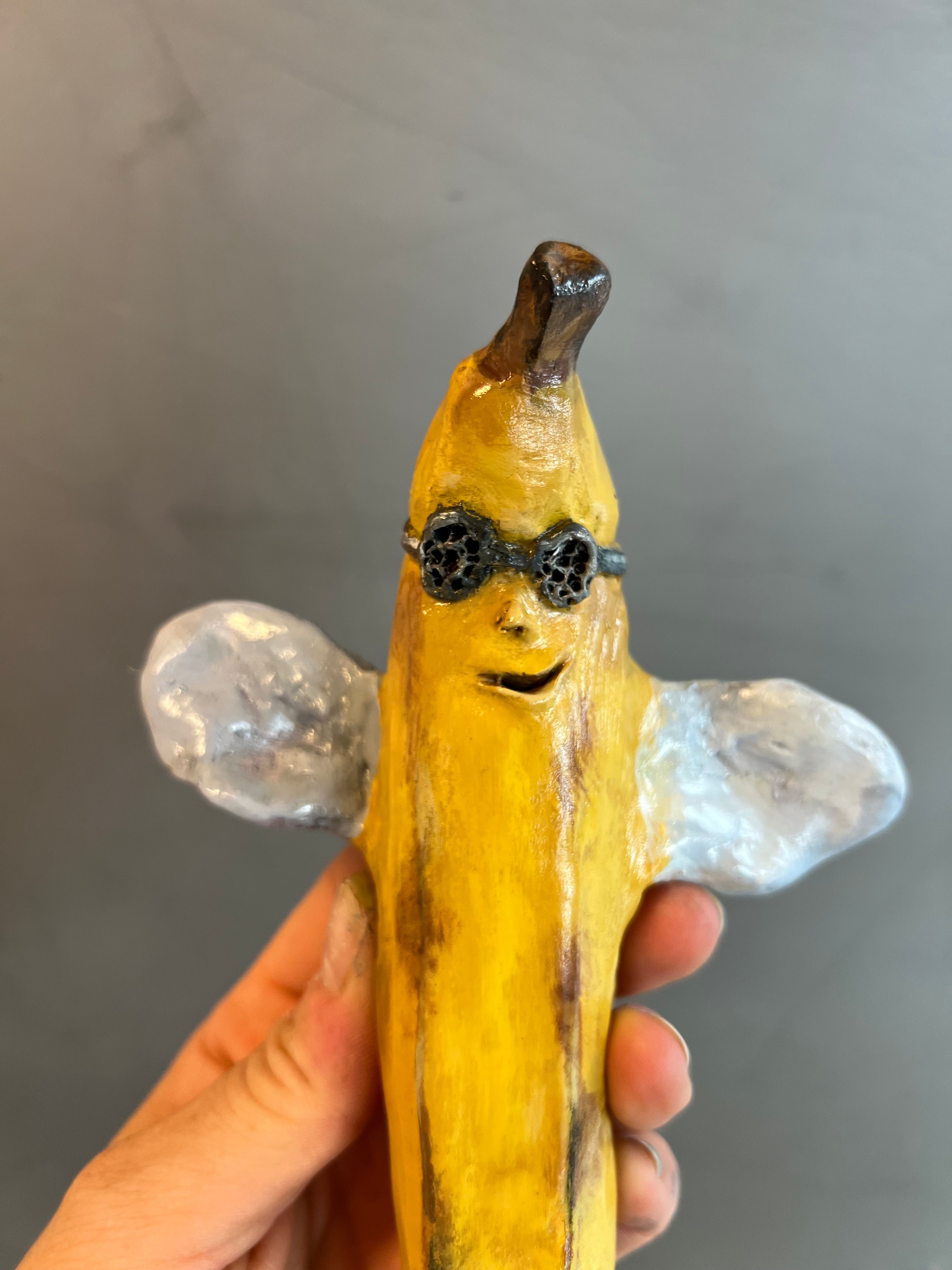 Håndlavet vægophæng i keramik | Bananflue | Anette Zimmerlund