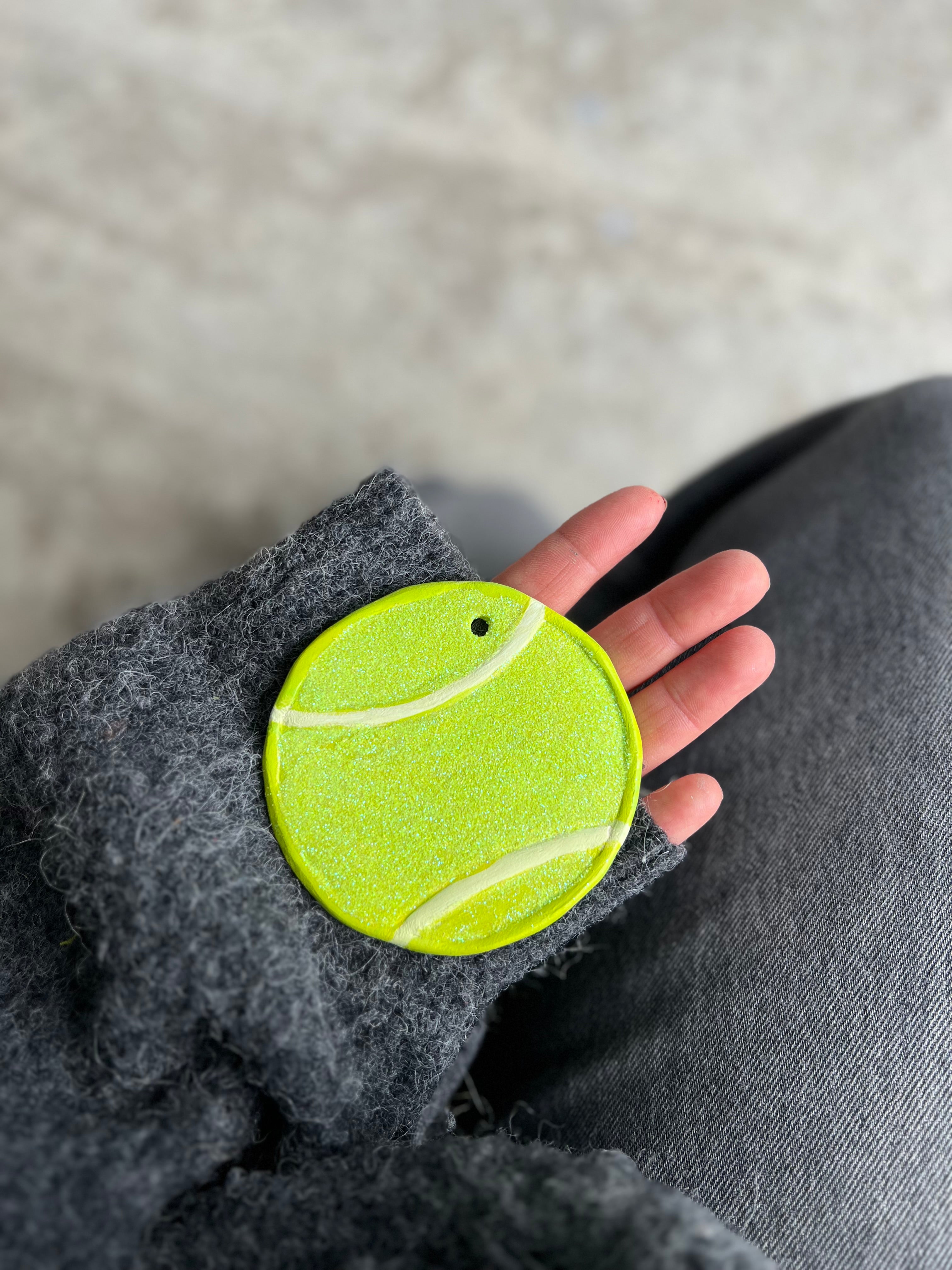 Håndlavet Keramik | Tennisbold med glimmer | Anette Zimmerlund