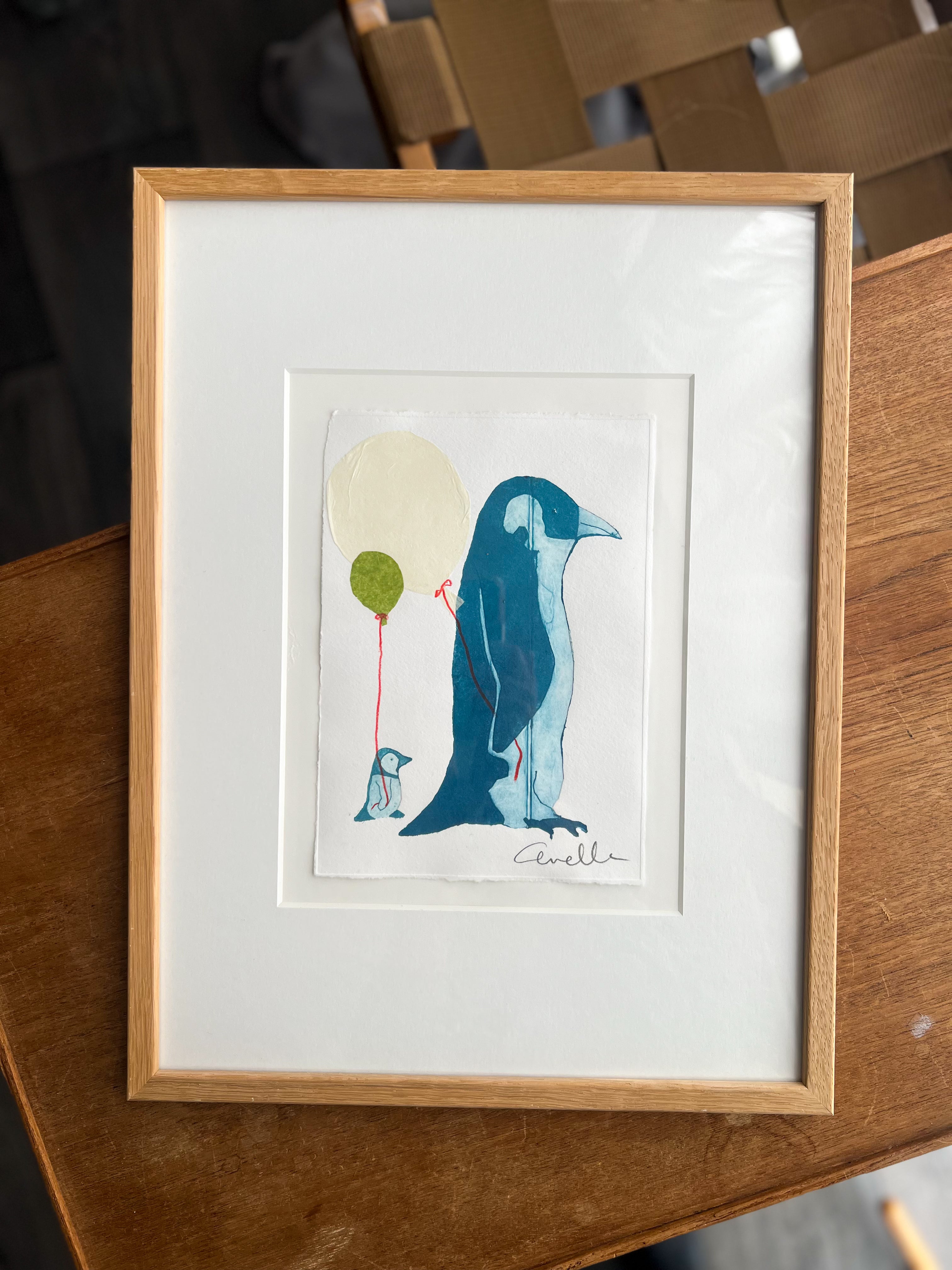 Håndlavet collografi | Pingvin & unge med gul og grøn ballon | Anette Zimmerlund