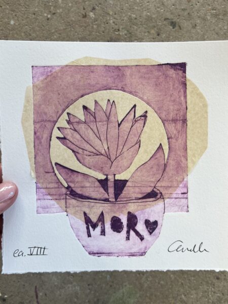 Collografi med titlen “Mor”, collografi no. 8