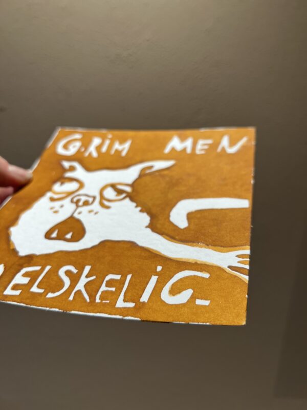 “Grim, men elskelig - Kat", 15*15 cm. - Image 4