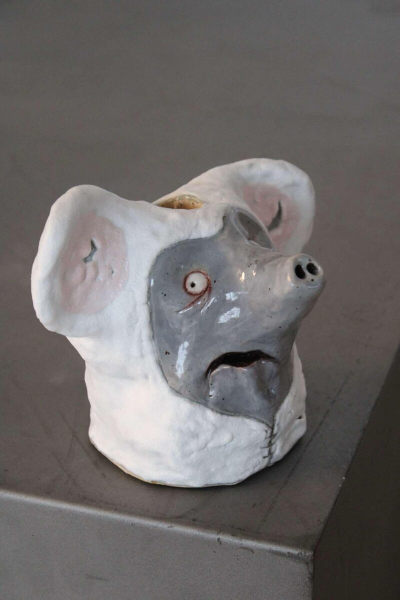 elefant i musedragt skulptur stentøj keramiklysestage