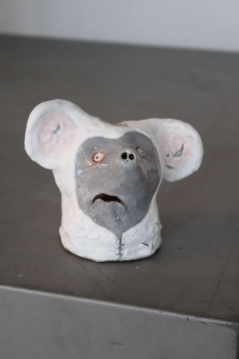 "Elefant i musedragt", Lysestage i keramik - Image 4