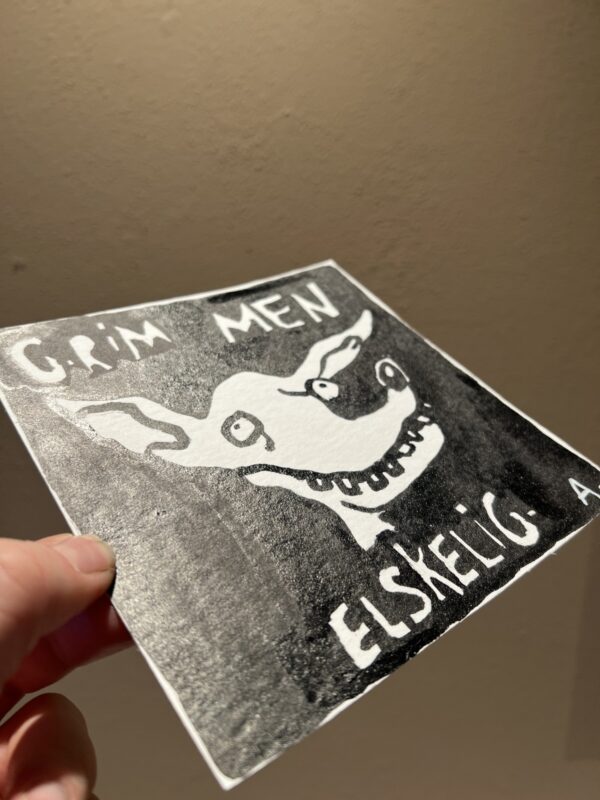 “Grim, men elskelig - Hund", 15*15 cm. - Image 6