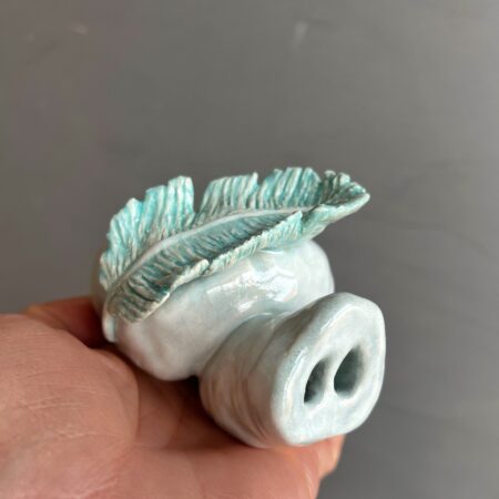 Keramikskulptur vægophæng med titlen "Tro på, du kan"