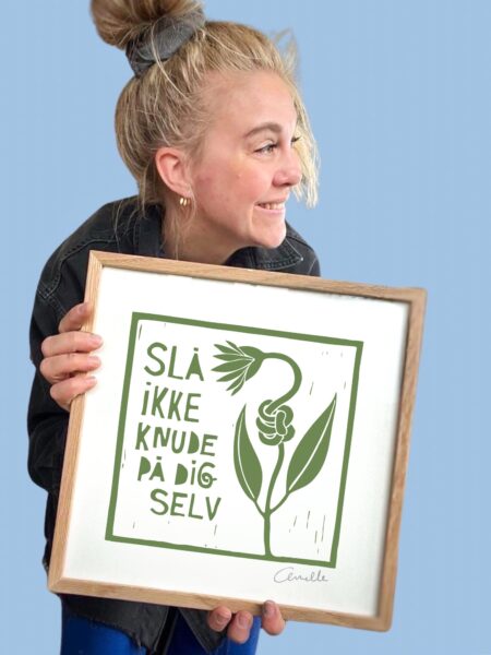 Kunstplakat med titlen Slå ikke knude