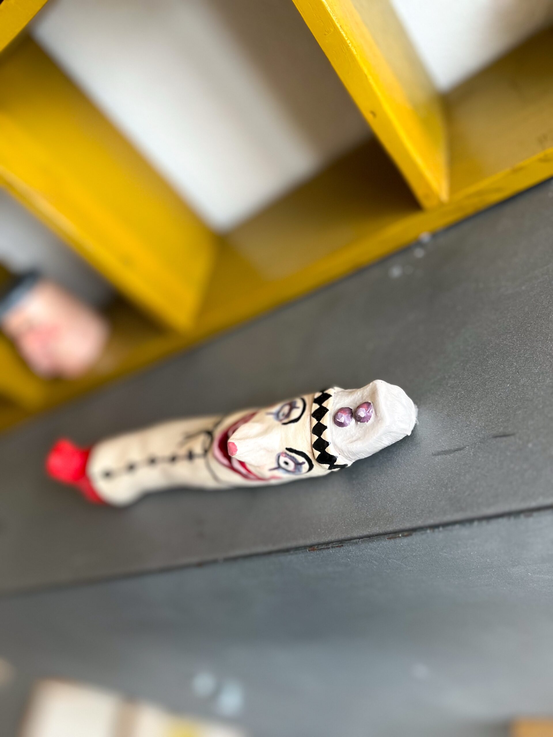 Party-Pølse, Fastelavnsklovn - vægophæng i keramik - Billede 6